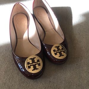 Tory Burch size 7 1/2 burgundy flat